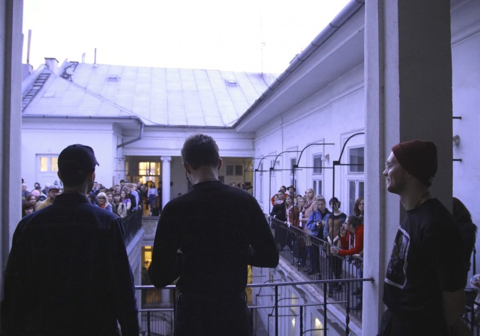 Oficiálne otvorené: VUNU galéria v Košiciach predstavila výstavu Jakuba Chomu “Living the Gimmick”