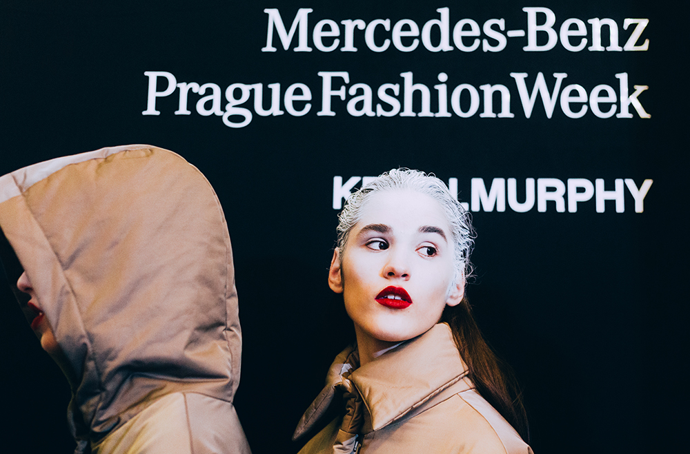 Ako vyzerá Mercedes-Benz Prague Fashion Week v backstage? (fotoreport)